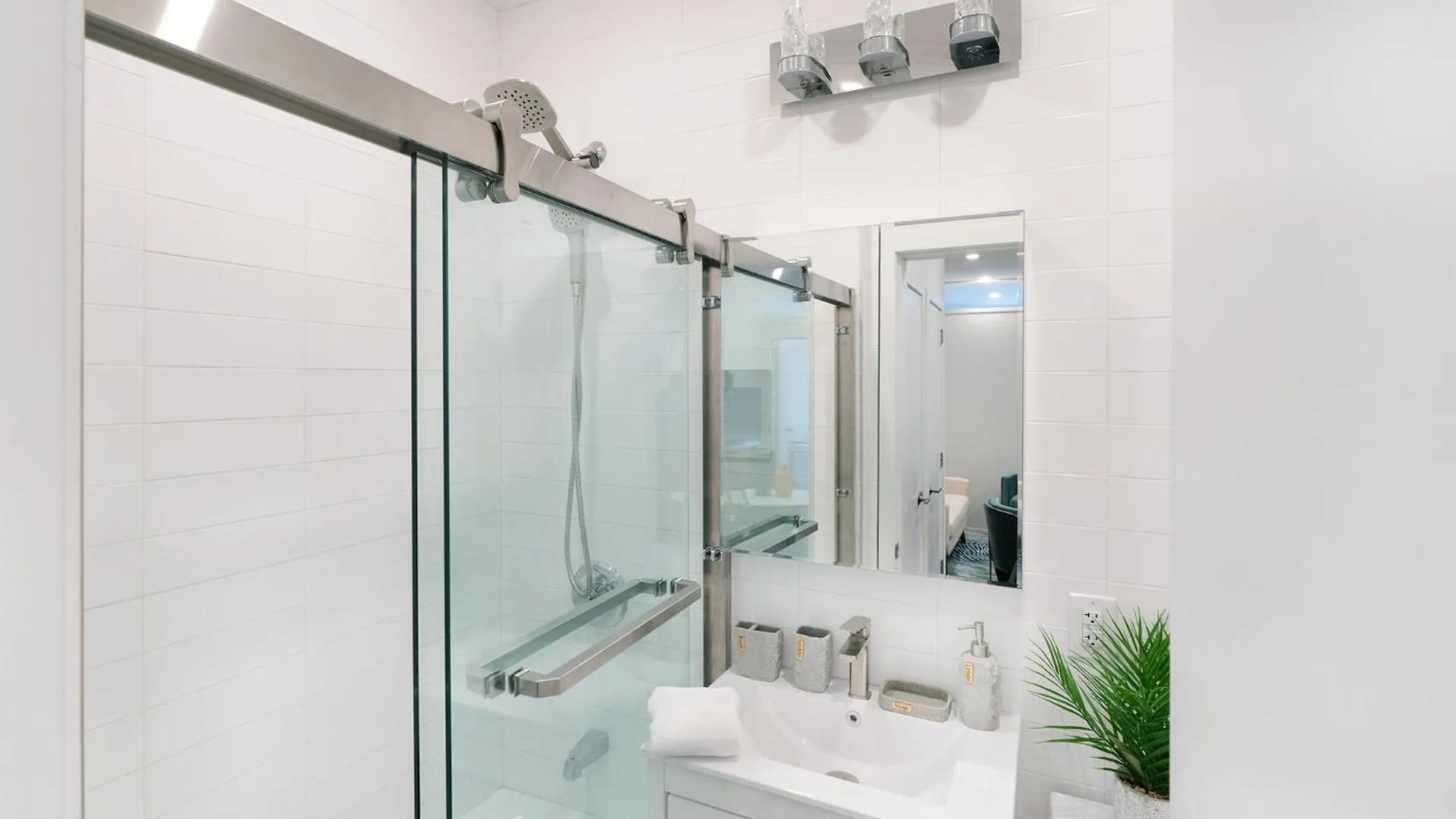 444-2C Newly Renovated 1Br In Hell'S Kitchen Apartment New York